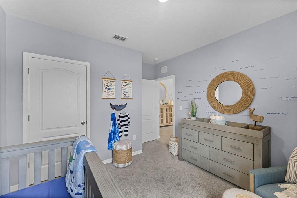 На продажу: $317,990 (4 спален, 2 ванн, 1828 Квадратных фут)