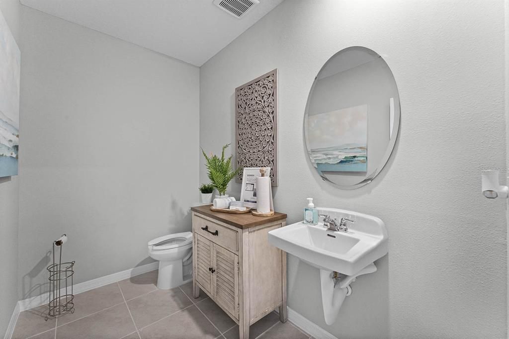 На продажу: $317,990 (4 спален, 2 ванн, 1828 Квадратных фут)