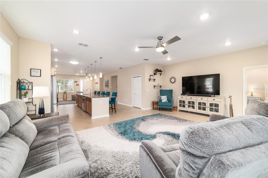 For Sale: $344,999 (3 beds, 2 baths, 1874 Square Feet)