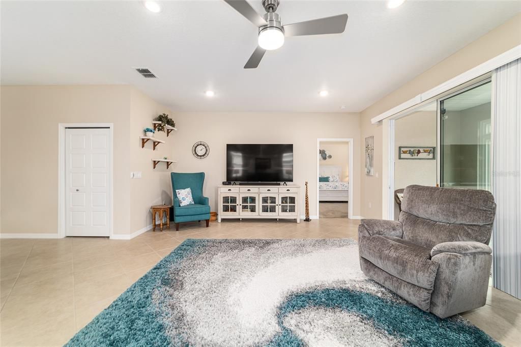 For Sale: $344,999 (3 beds, 2 baths, 1874 Square Feet)