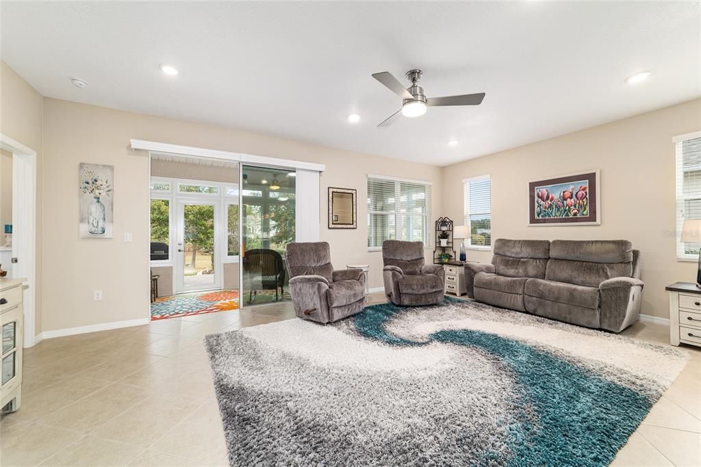 For Sale: $344,999 (3 beds, 2 baths, 1874 Square Feet)