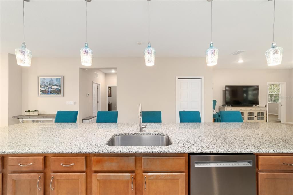 For Sale: $344,999 (3 beds, 2 baths, 1874 Square Feet)