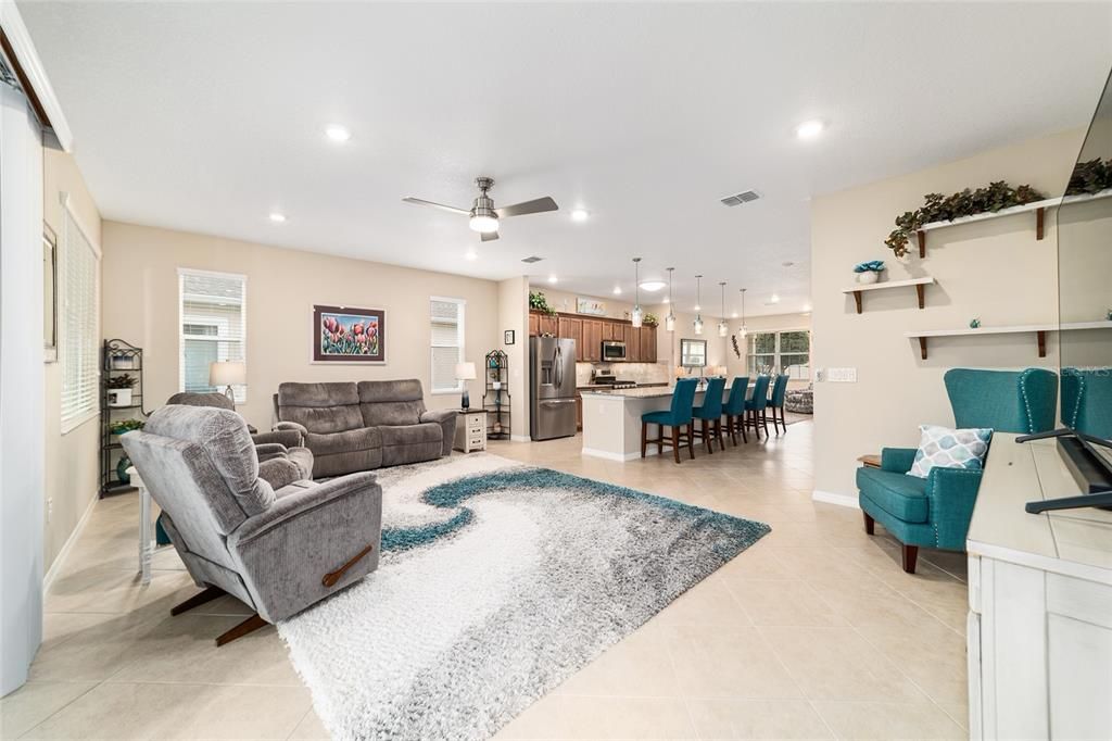 For Sale: $344,999 (3 beds, 2 baths, 1874 Square Feet)