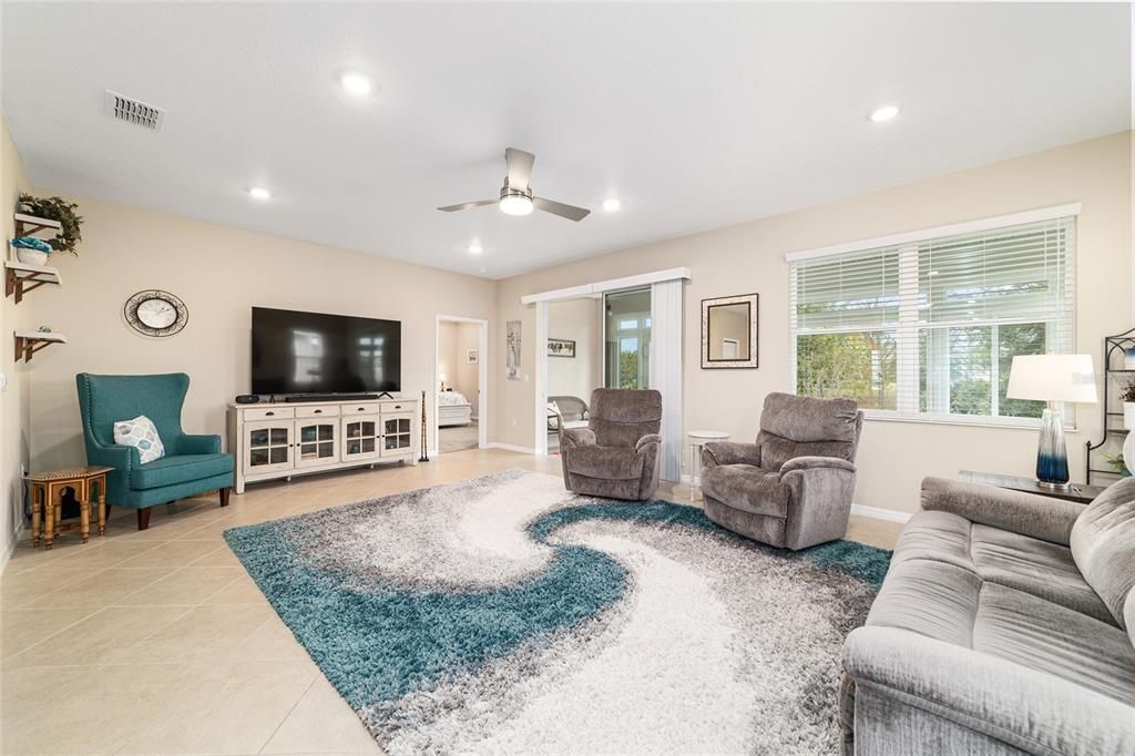 For Sale: $344,999 (3 beds, 2 baths, 1874 Square Feet)