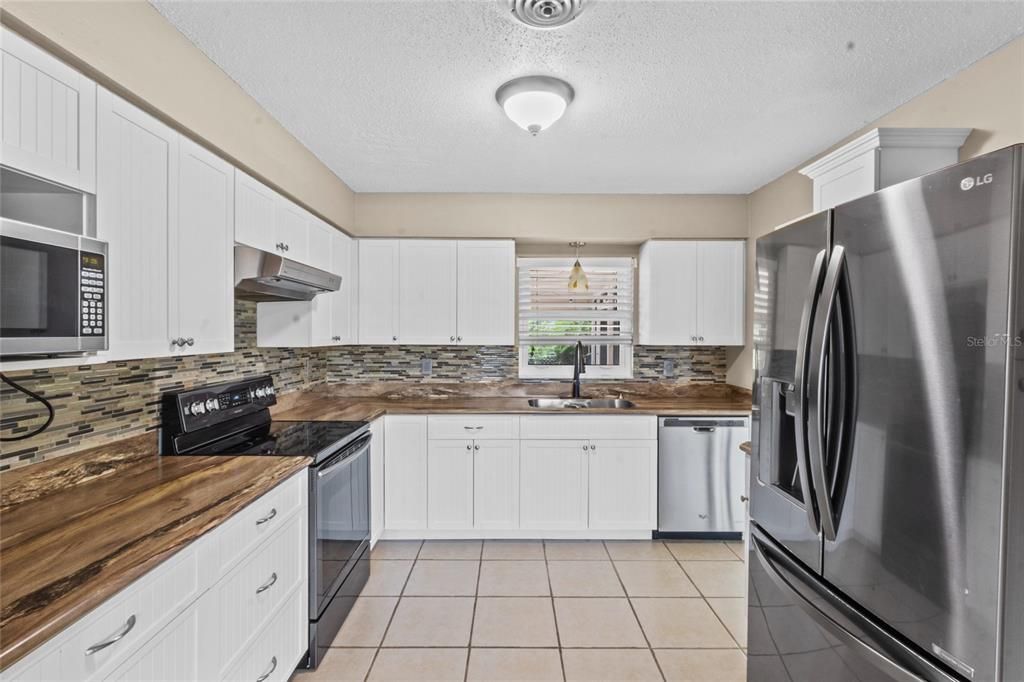 For Sale: $249,900 (2 beds, 2 baths, 1138 Square Feet)