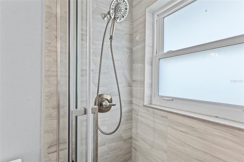 For Sale: $249,900 (2 beds, 2 baths, 1138 Square Feet)