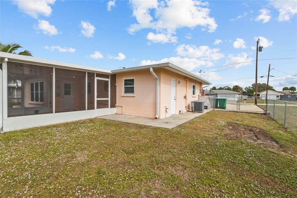 For Sale: $249,900 (2 beds, 2 baths, 1138 Square Feet)