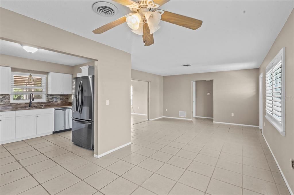 For Sale: $249,900 (2 beds, 2 baths, 1138 Square Feet)