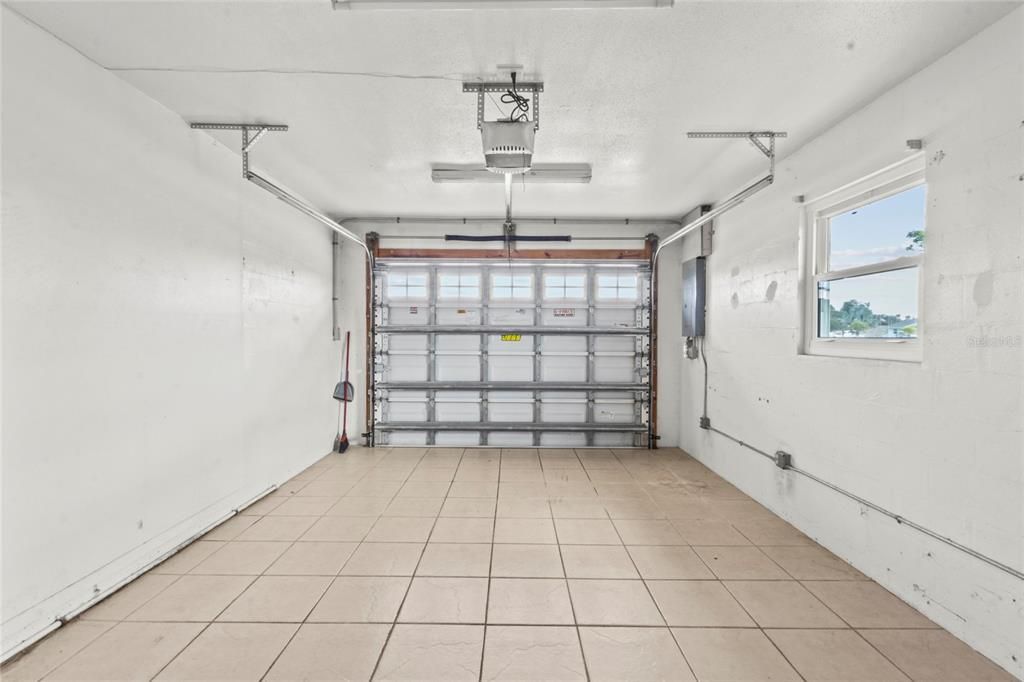 For Sale: $249,900 (2 beds, 2 baths, 1138 Square Feet)