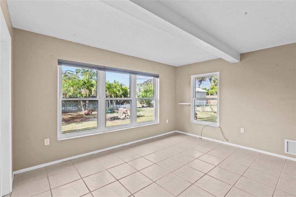 For Sale: $249,900 (2 beds, 2 baths, 1138 Square Feet)