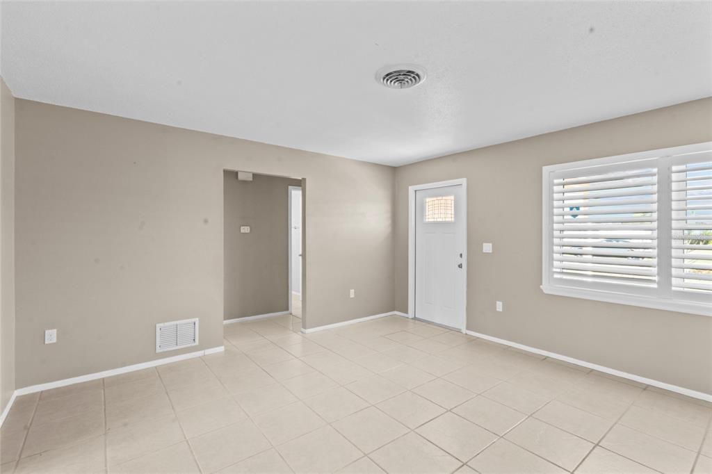 For Sale: $249,900 (2 beds, 2 baths, 1138 Square Feet)