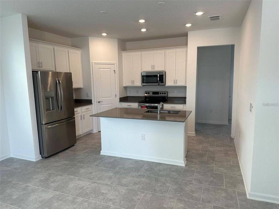 На продажу: $495,990 (4 спален, 3 ванн, 2023 Квадратных фут)