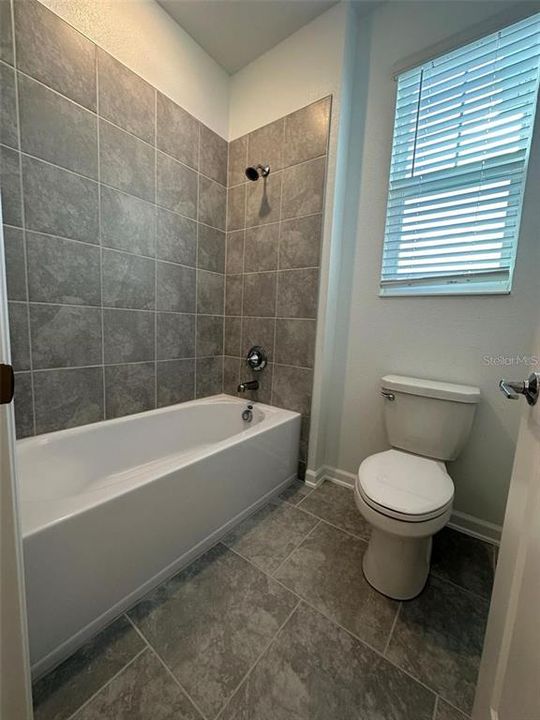 На продажу: $495,990 (4 спален, 3 ванн, 2023 Квадратных фут)