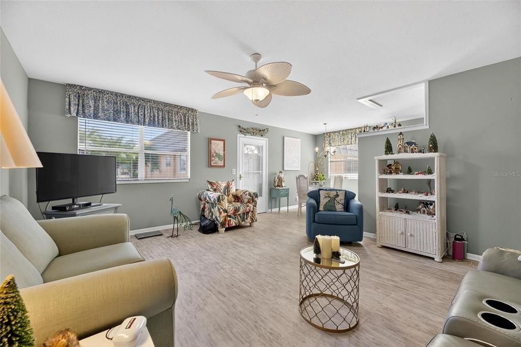 For Sale: $92,500 (2 beds, 2 baths, 960 Square Feet)