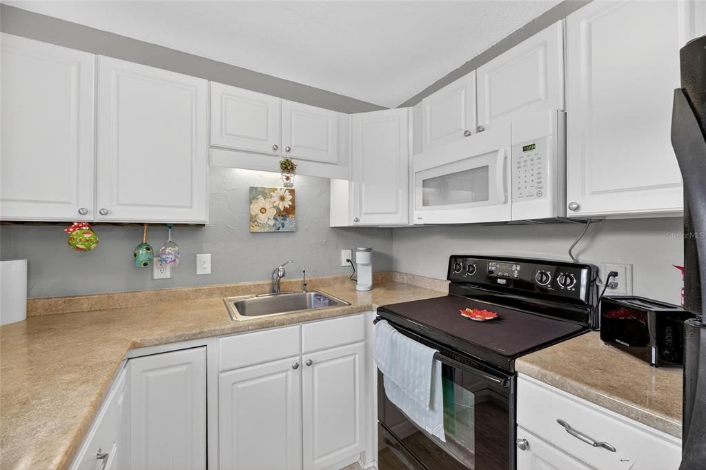 For Sale: $92,500 (2 beds, 2 baths, 960 Square Feet)