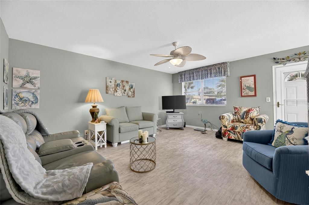 For Sale: $92,500 (2 beds, 2 baths, 960 Square Feet)