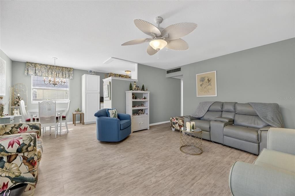 For Sale: $92,500 (2 beds, 2 baths, 960 Square Feet)