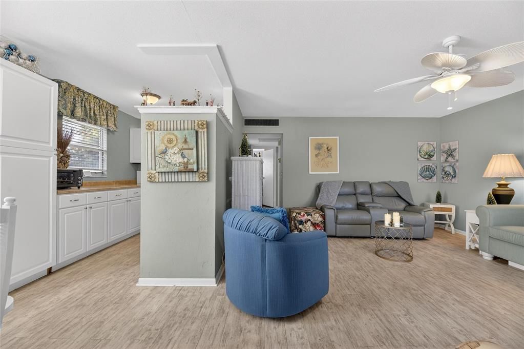 For Sale: $92,500 (2 beds, 2 baths, 960 Square Feet)