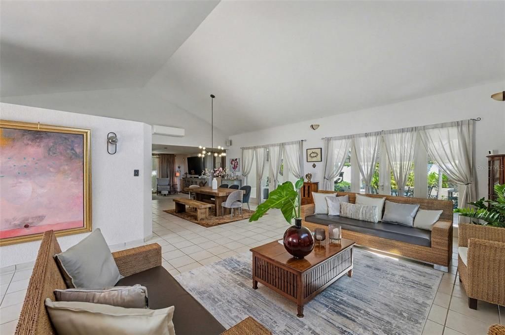 For Sale: $1,315,000 (3 beds, 3 baths, 2500 Square Feet)