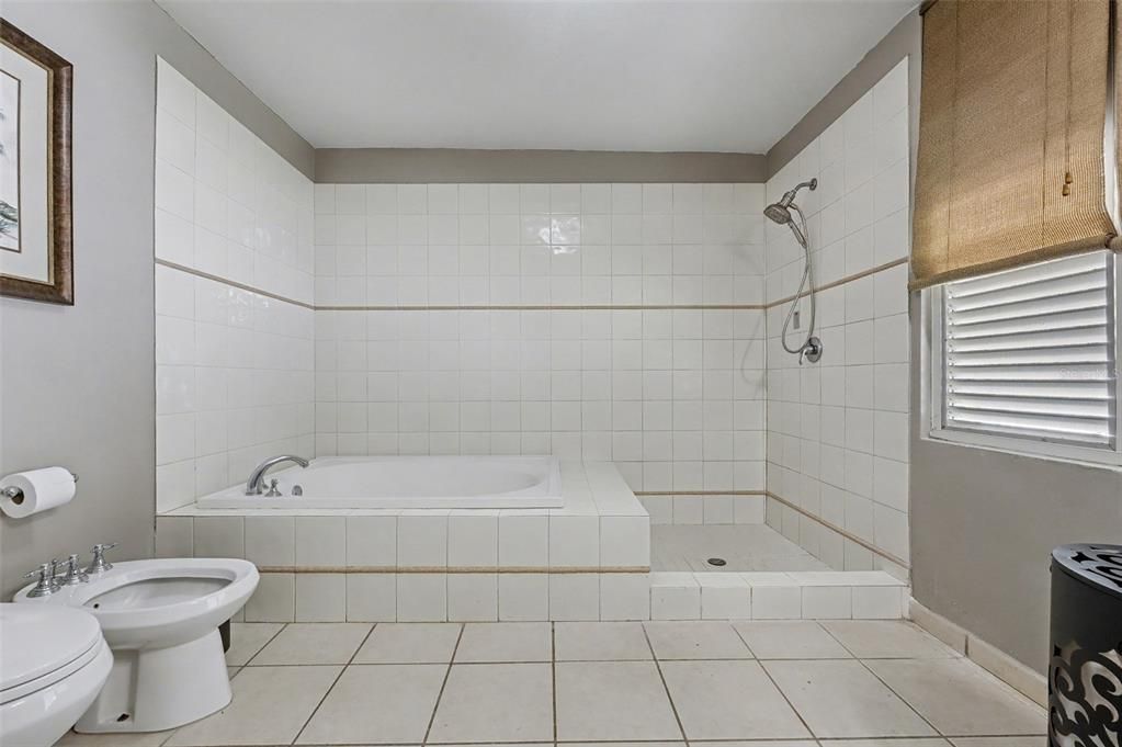 For Sale: $1,315,000 (3 beds, 3 baths, 2500 Square Feet)