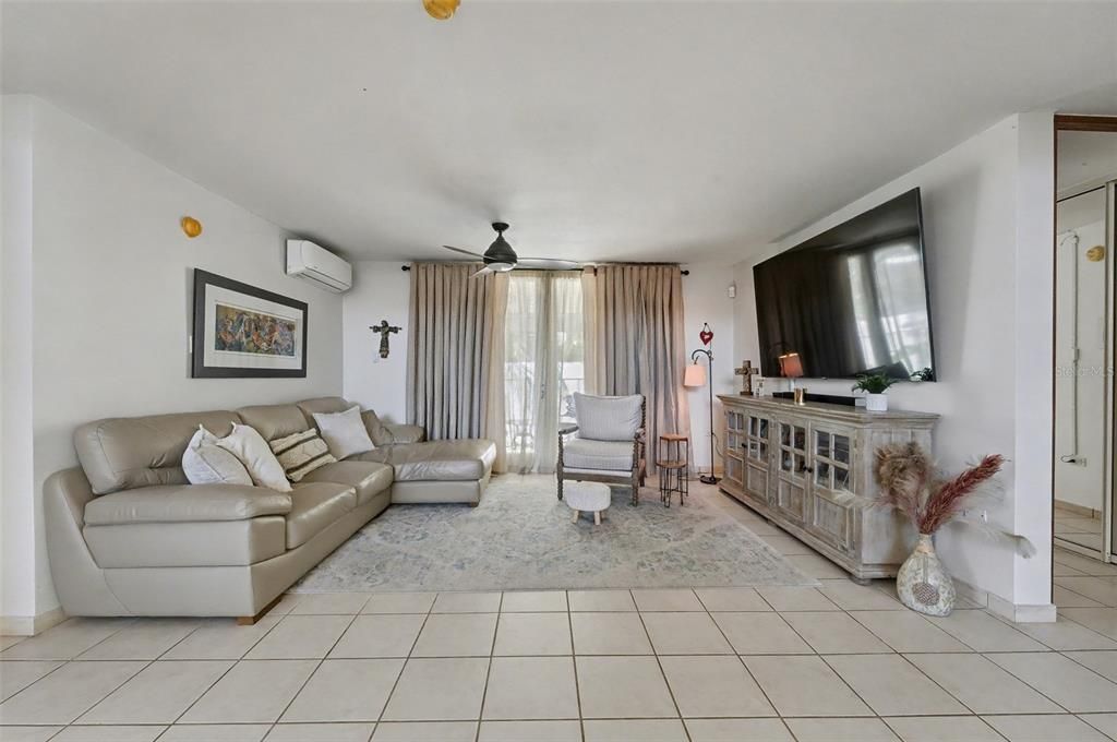 For Sale: $1,315,000 (3 beds, 3 baths, 2500 Square Feet)