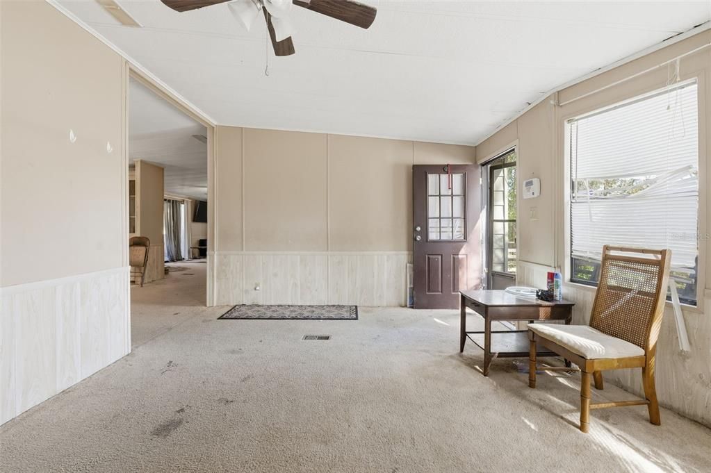 待售: $195,000 (3 贝兹, 2 浴室, 1568 平方英尺)