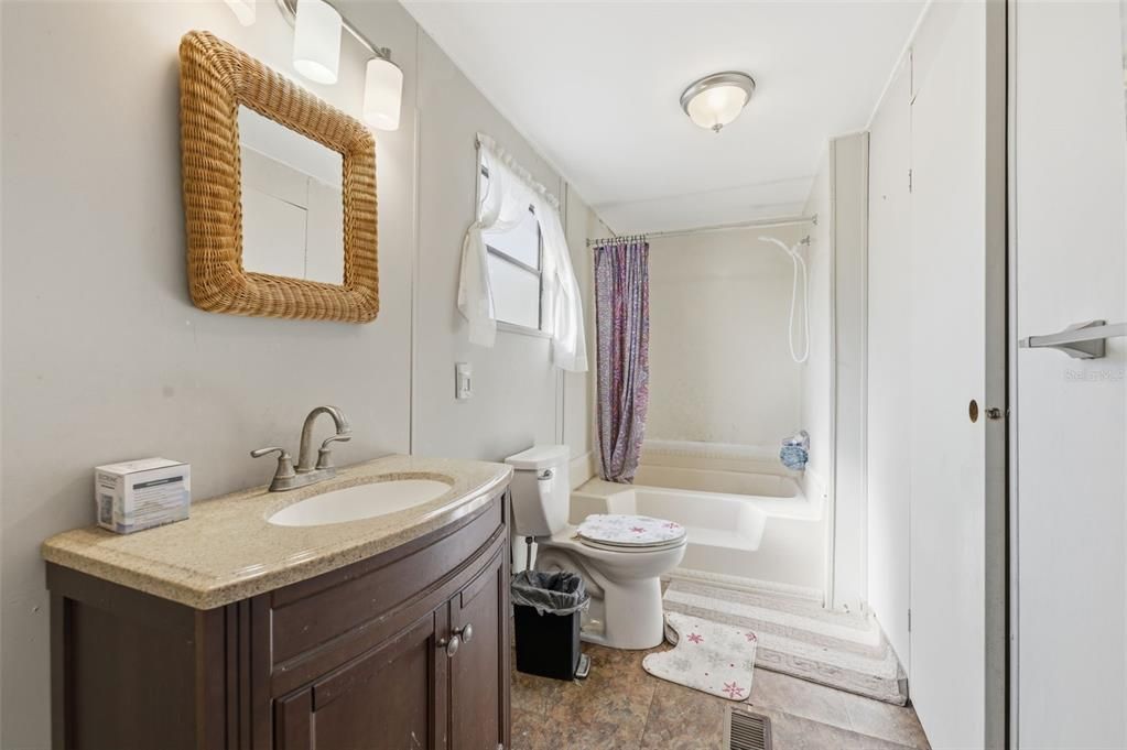 待售: $195,000 (3 贝兹, 2 浴室, 1568 平方英尺)