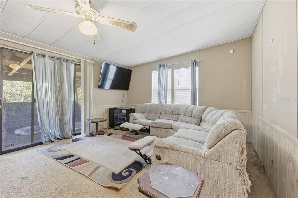 待售: $195,000 (3 贝兹, 2 浴室, 1568 平方英尺)