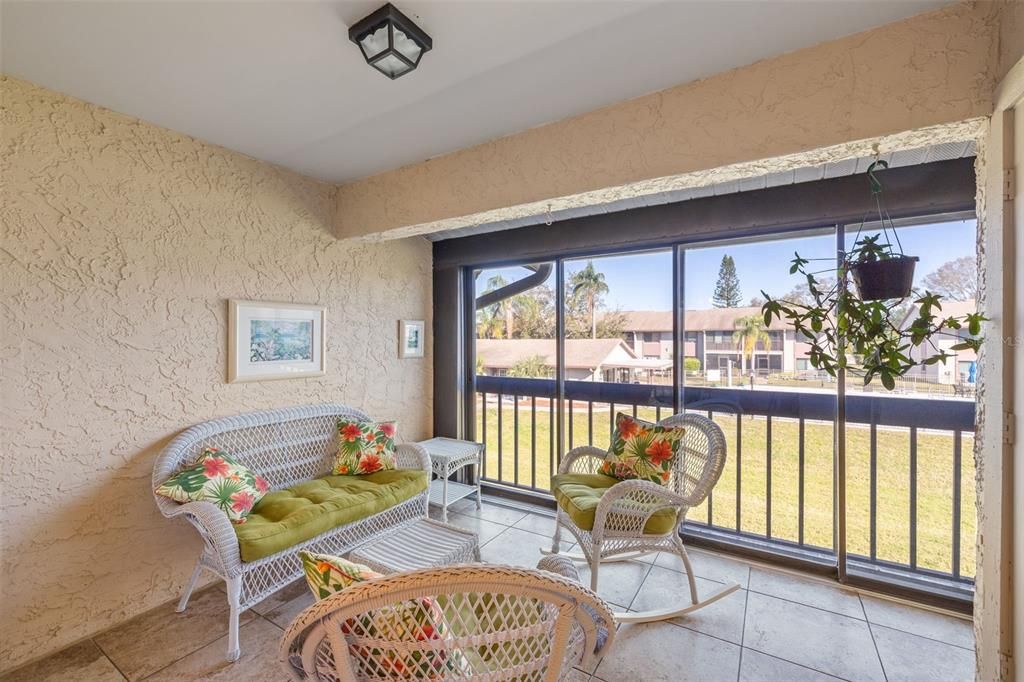 For Sale: $210,000 (2 beds, 2 baths, 1055 Square Feet)