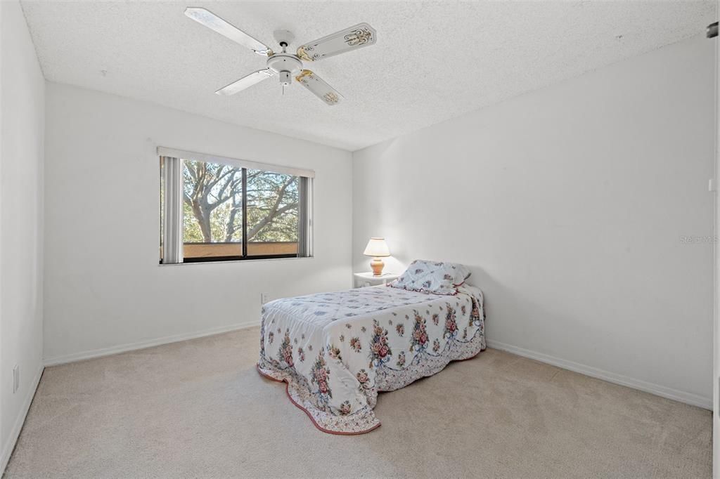 For Sale: $210,000 (2 beds, 2 baths, 1055 Square Feet)