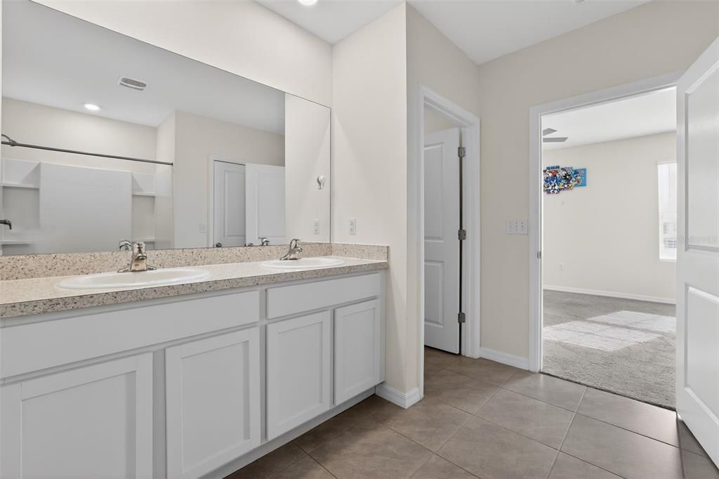 En Venta: $449,950 (5 camas, 3 baños, 2447 Pies cuadrados)