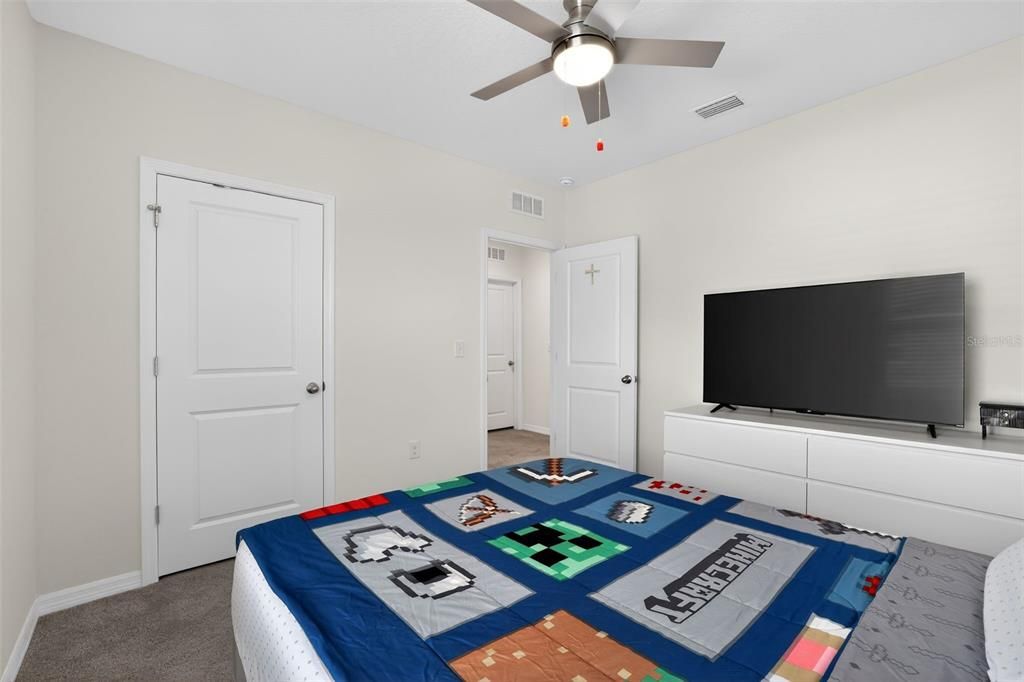 En Venta: $449,950 (5 camas, 3 baños, 2447 Pies cuadrados)