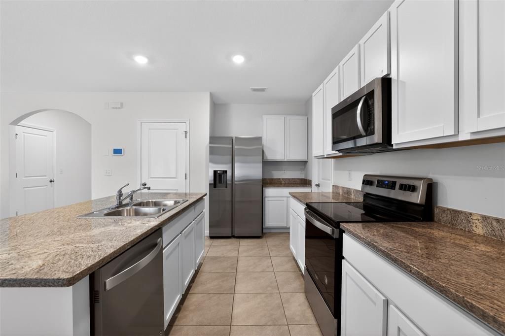 En Venta: $449,950 (5 camas, 3 baños, 2447 Pies cuadrados)