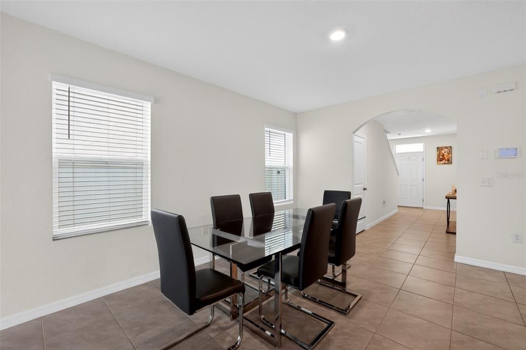 En Venta: $449,950 (5 camas, 3 baños, 2447 Pies cuadrados)