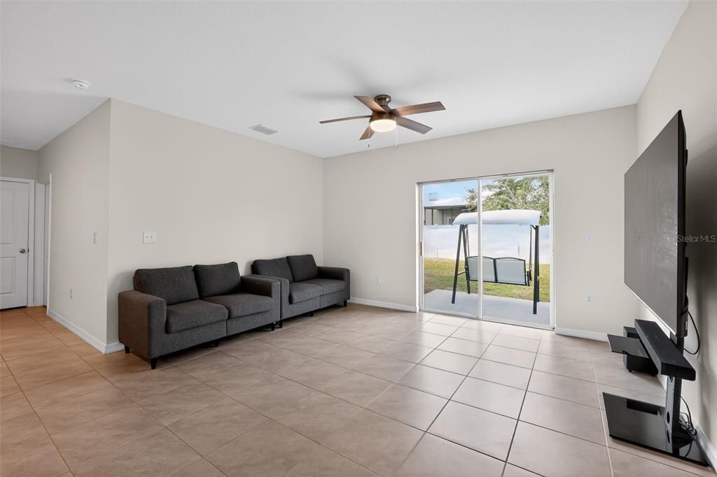 En Venta: $449,950 (5 camas, 3 baños, 2447 Pies cuadrados)