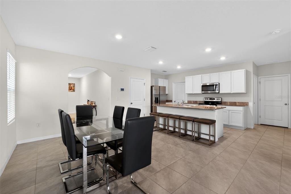 En Venta: $449,950 (5 camas, 3 baños, 2447 Pies cuadrados)