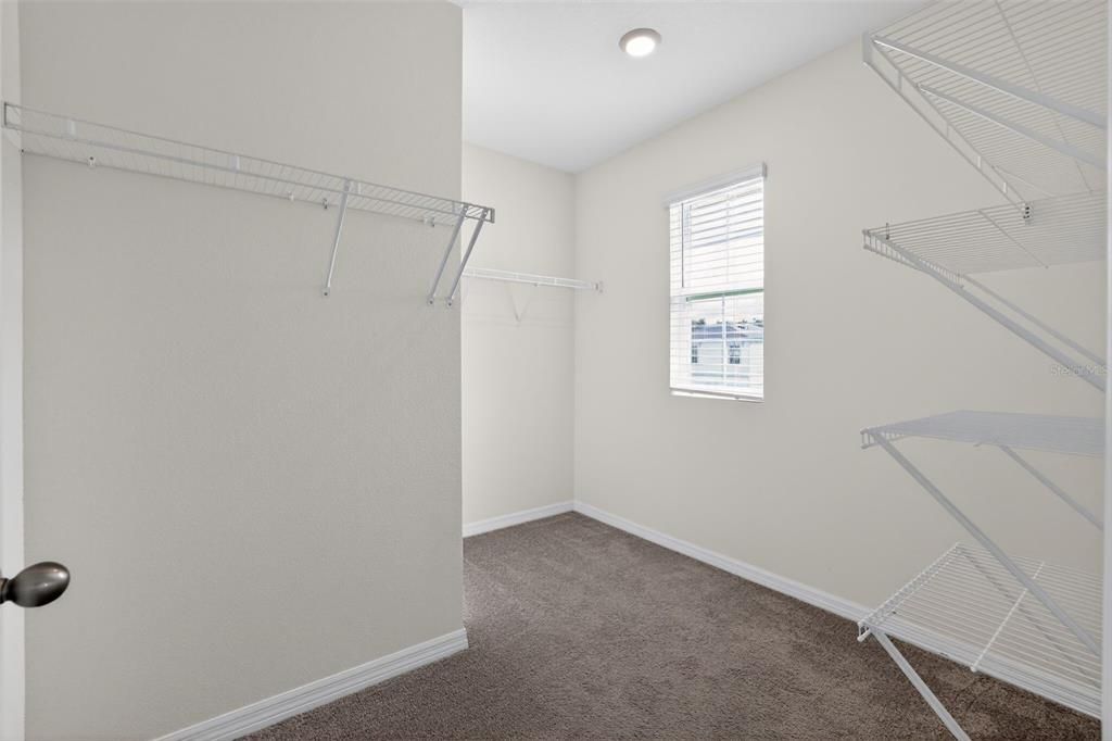 En Venta: $449,950 (5 camas, 3 baños, 2447 Pies cuadrados)