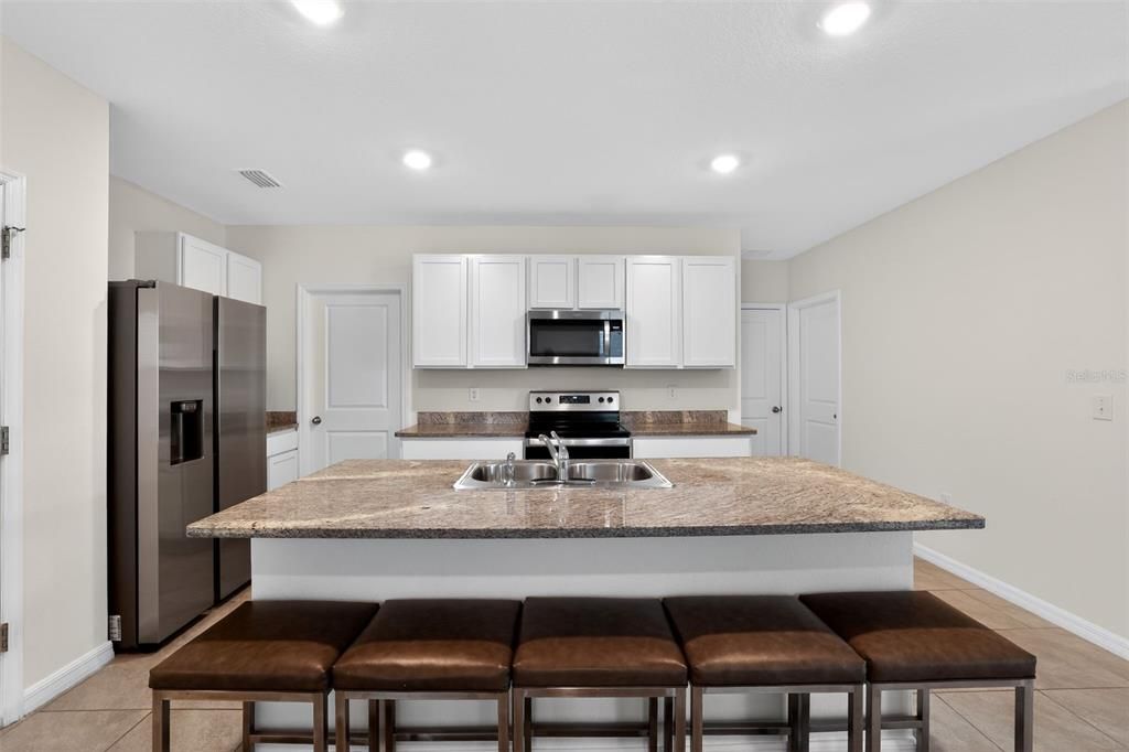 En Venta: $449,950 (5 camas, 3 baños, 2447 Pies cuadrados)