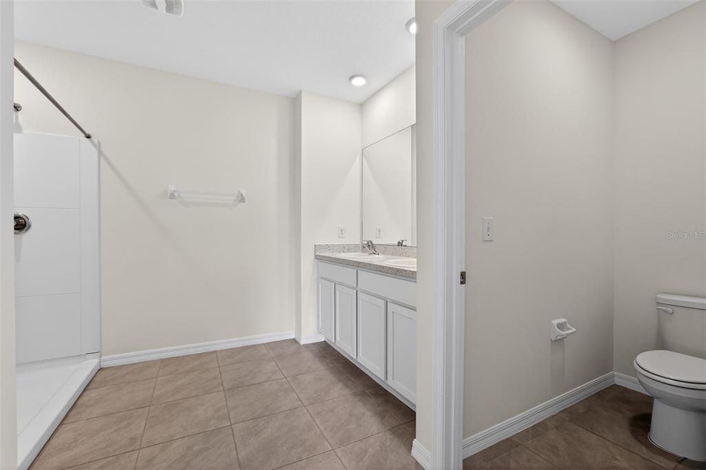 En Venta: $449,950 (5 camas, 3 baños, 2447 Pies cuadrados)