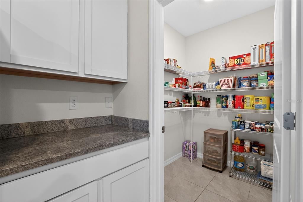 En Venta: $449,950 (5 camas, 3 baños, 2447 Pies cuadrados)