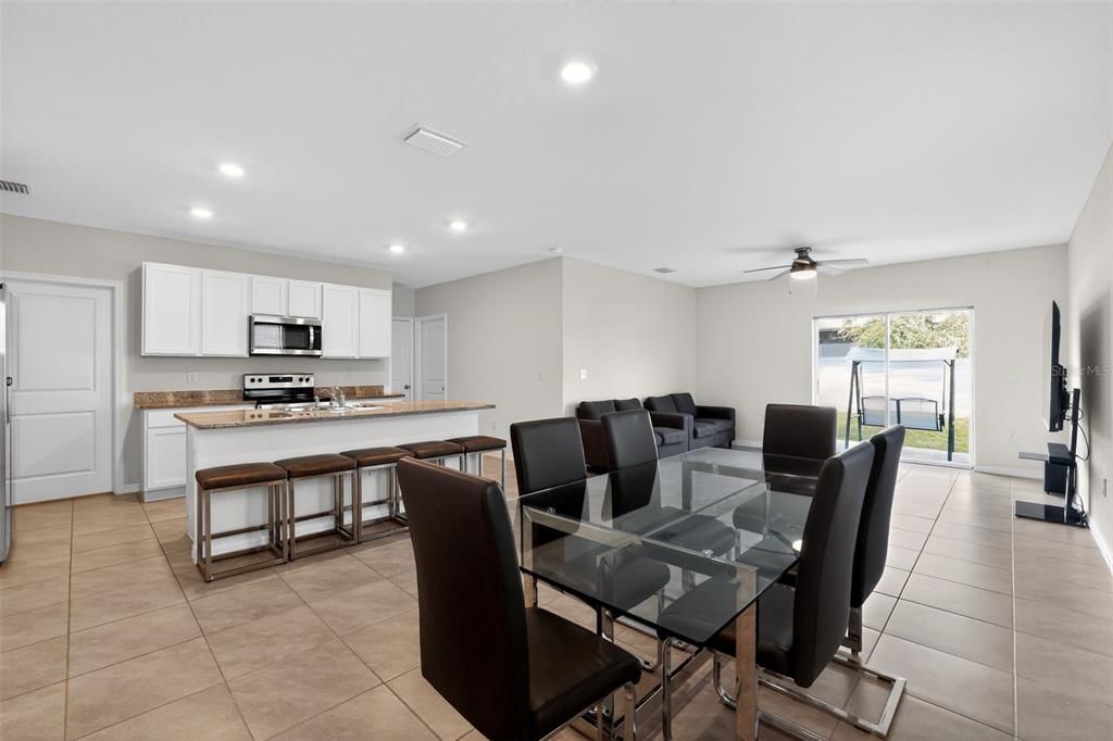 En Venta: $449,950 (5 camas, 3 baños, 2447 Pies cuadrados)