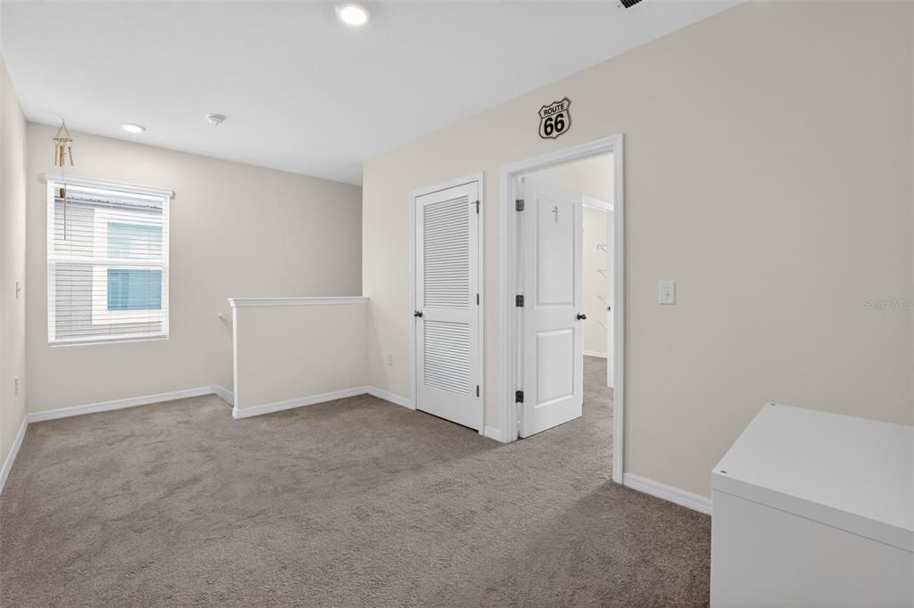 En Venta: $449,950 (5 camas, 3 baños, 2447 Pies cuadrados)