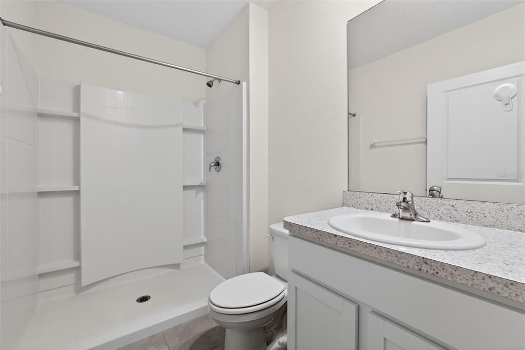 En Venta: $449,950 (5 camas, 3 baños, 2447 Pies cuadrados)