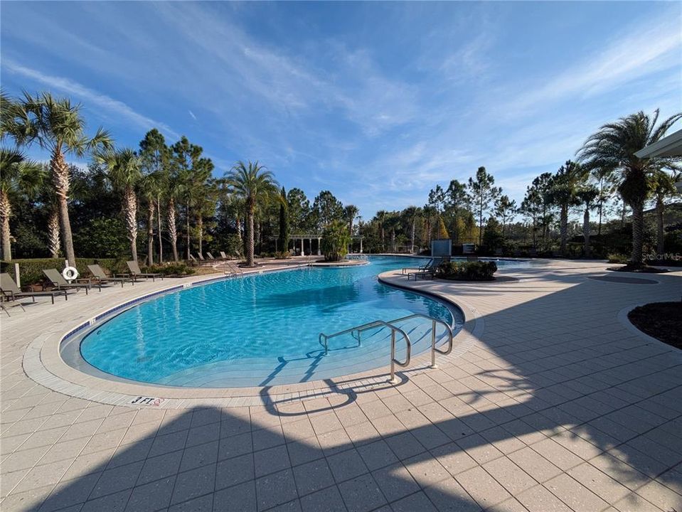 En Venta: $449,950 (5 camas, 3 baños, 2447 Pies cuadrados)