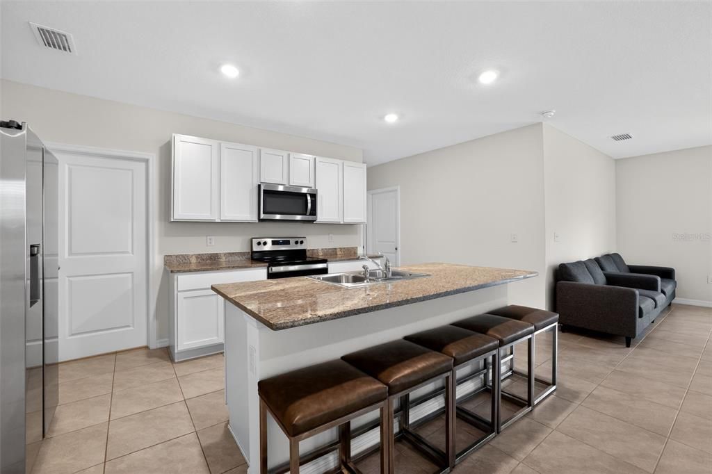 En Venta: $449,950 (5 camas, 3 baños, 2447 Pies cuadrados)