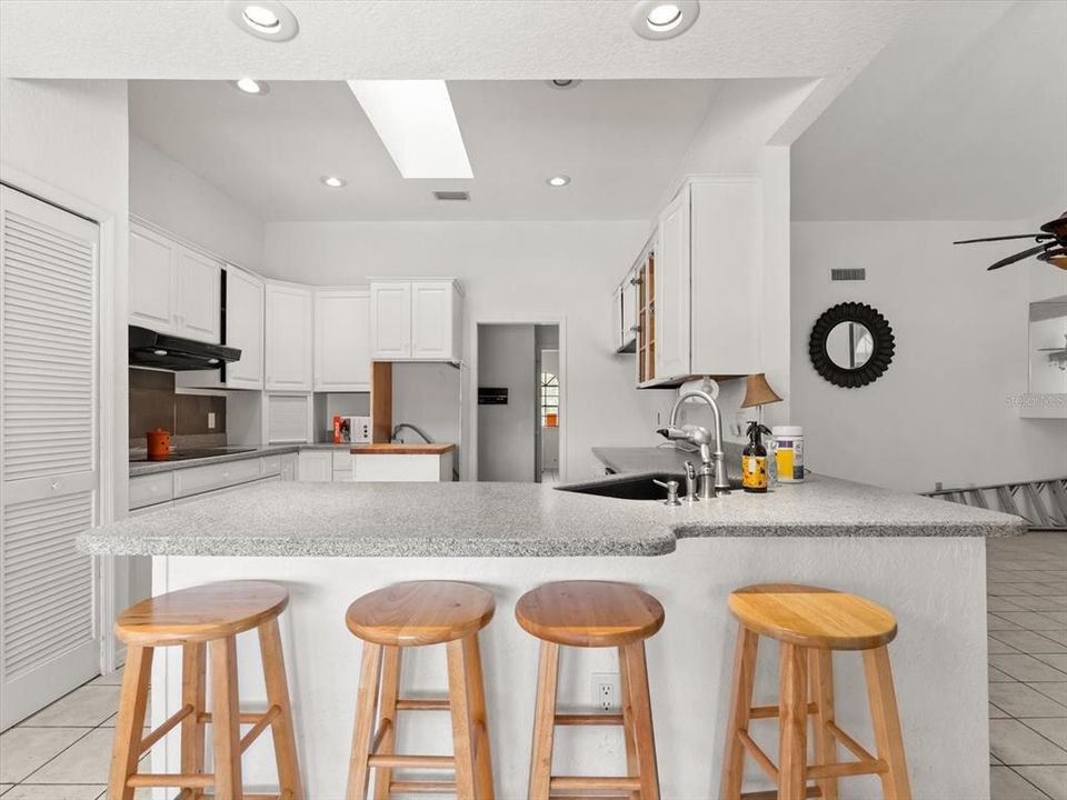 待售: $1,399,900 (4 贝兹, 3 浴室, 2528 平方英尺)