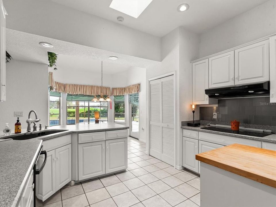 待售: $1,399,900 (4 贝兹, 3 浴室, 2528 平方英尺)