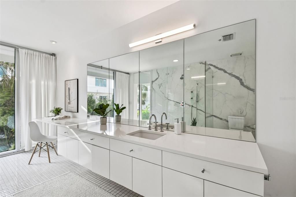 En Venta: $2,999,000 (5 camas, 4 baños, 4497 Pies cuadrados)