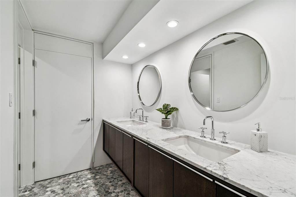 En Venta: $2,999,000 (5 camas, 4 baños, 4497 Pies cuadrados)