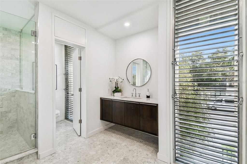 En Venta: $2,999,000 (5 camas, 4 baños, 4497 Pies cuadrados)